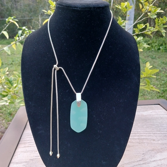 Kendra Scott Silver Tone “Inez” Adjustable Pendant Necklace In Green Chalcedony - Picture 4 of 14